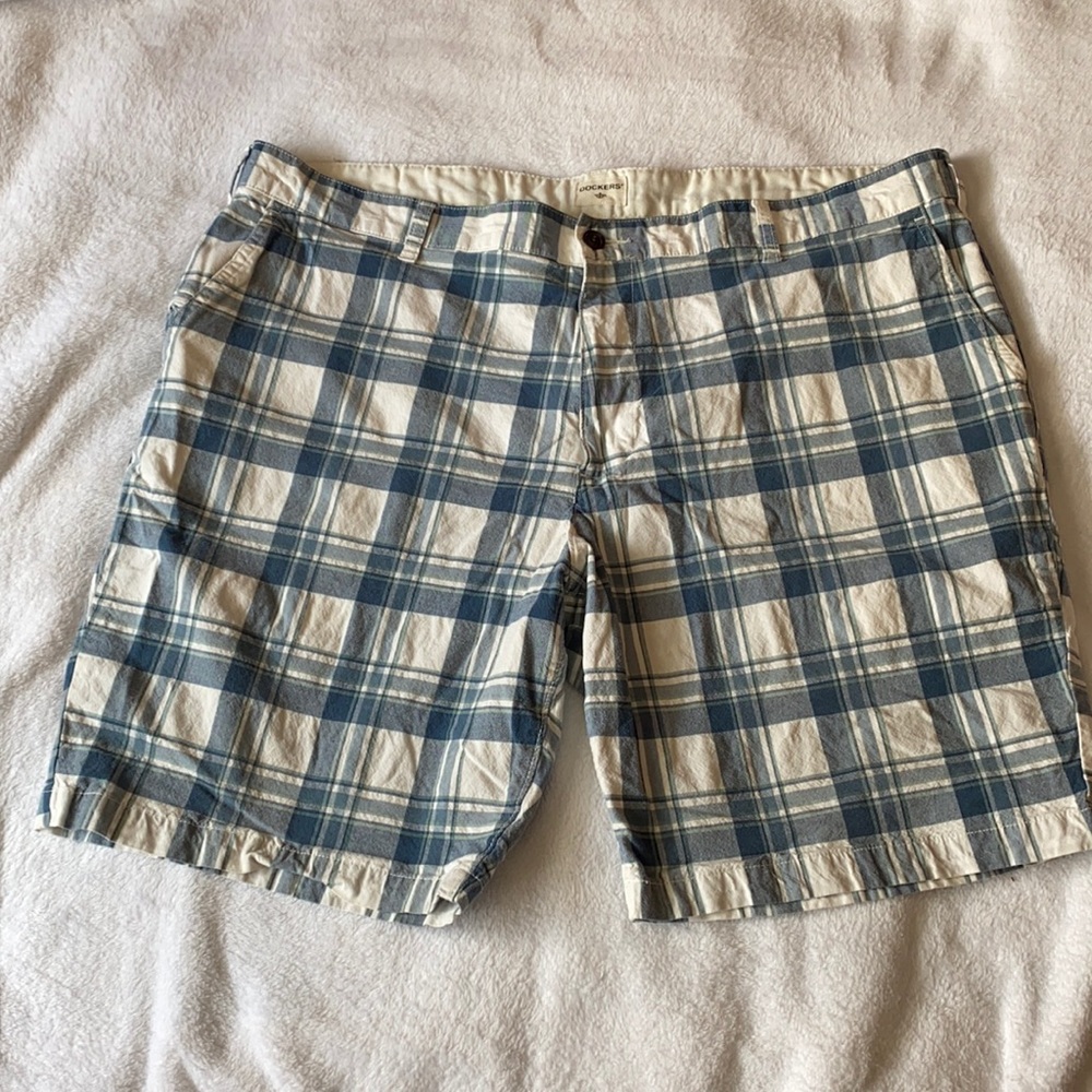 Men’s - Dockers shorts - size 42